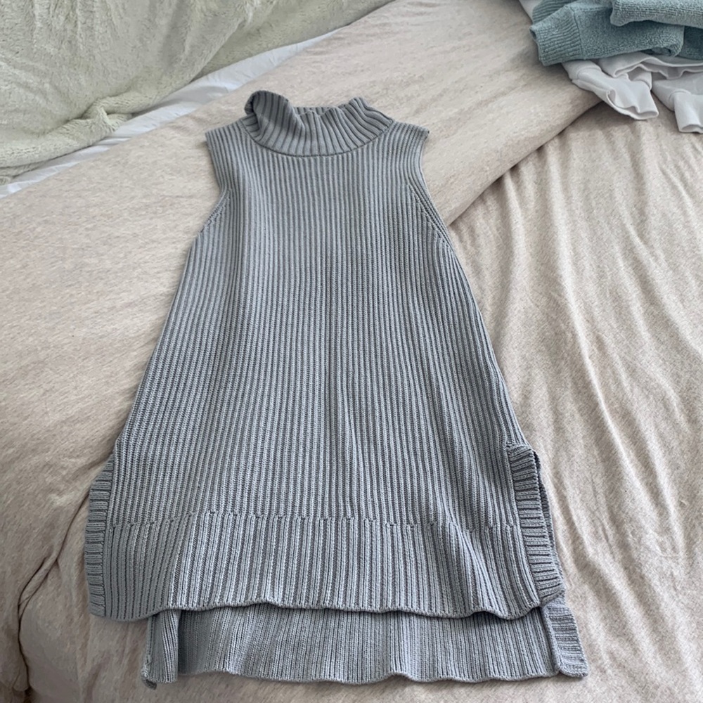 Gray turtle neck